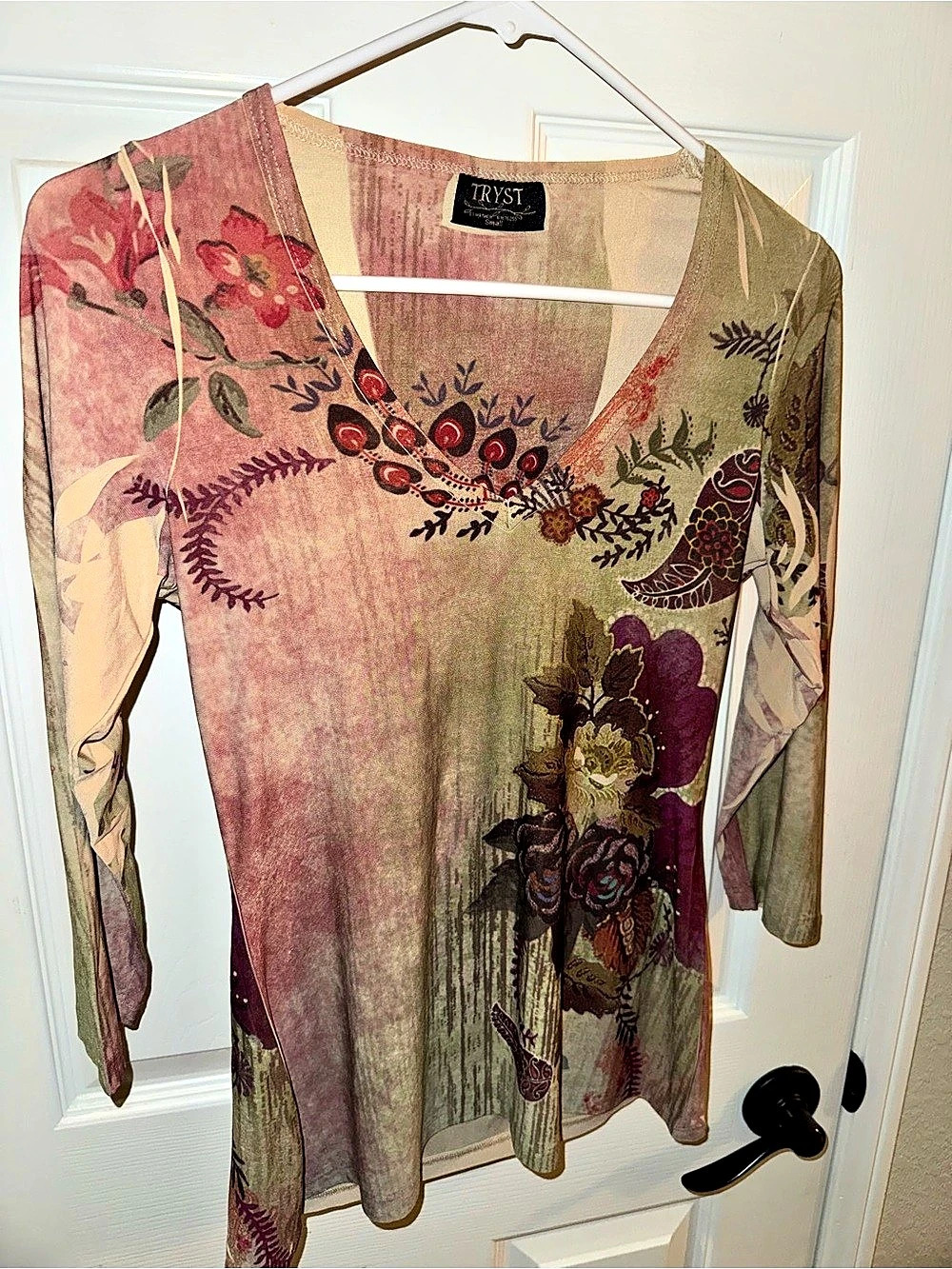 Tryst Floral Long Sleeve Top in Pink & Green Size Small
